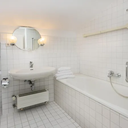 Liberia Hotel *