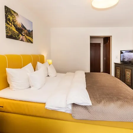 Liberia Hotel *